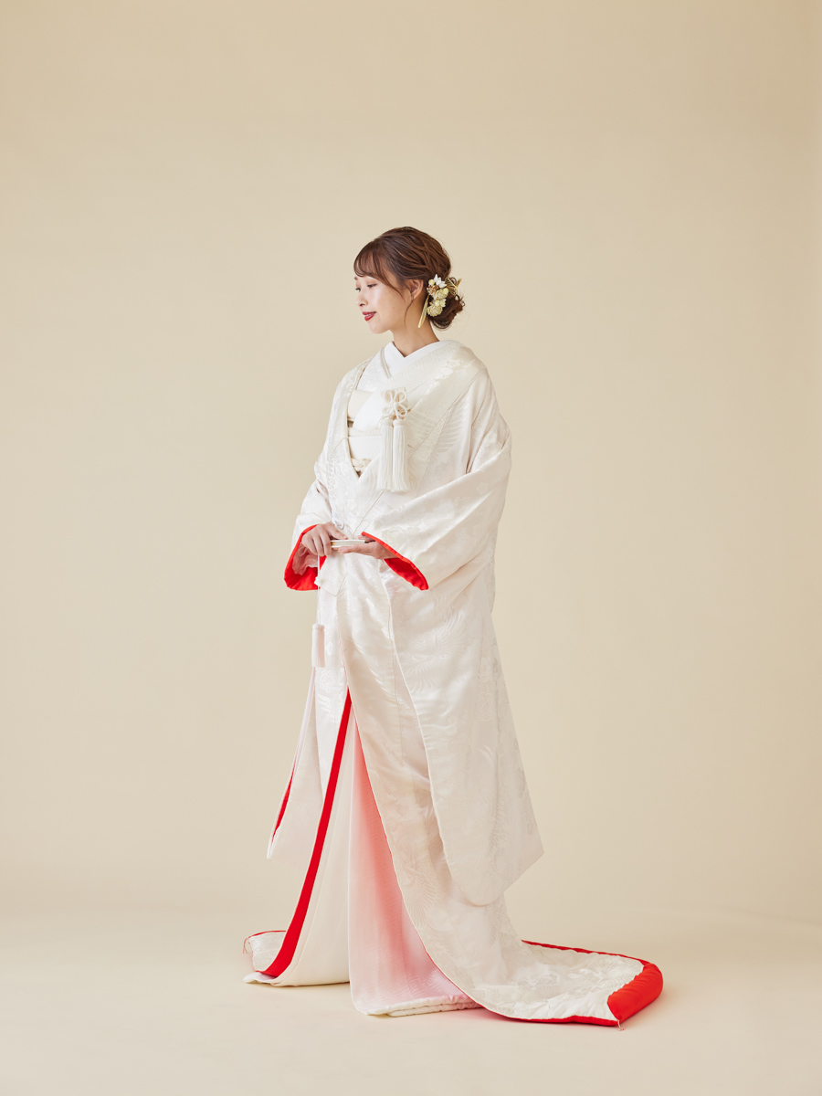 新作色打掛のご紹介】優雅な金襴織物『竹垣に若松』｜ブログ